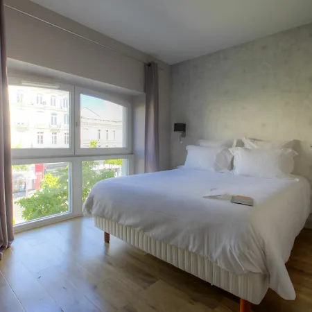 21, Foch Hotel 3*